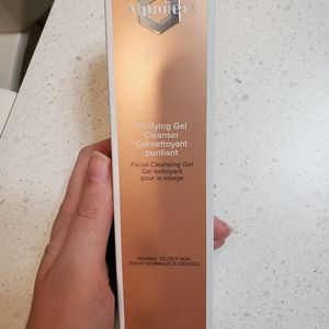 Alumier purifying gel cleanser